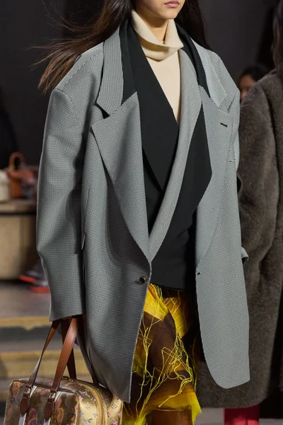 Look 70